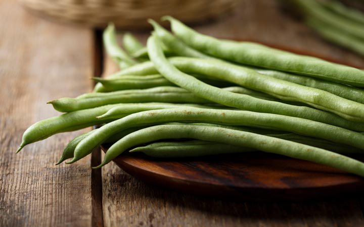 چه خوراکی‌هایی را نباید به‌صورت خام یا نارس بخوریم - لوبیا سبز