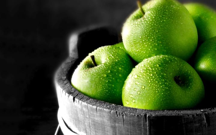 چه خوراکی‌هایی را نباید به‌صورت خام یا نارس بخوریم - سیب