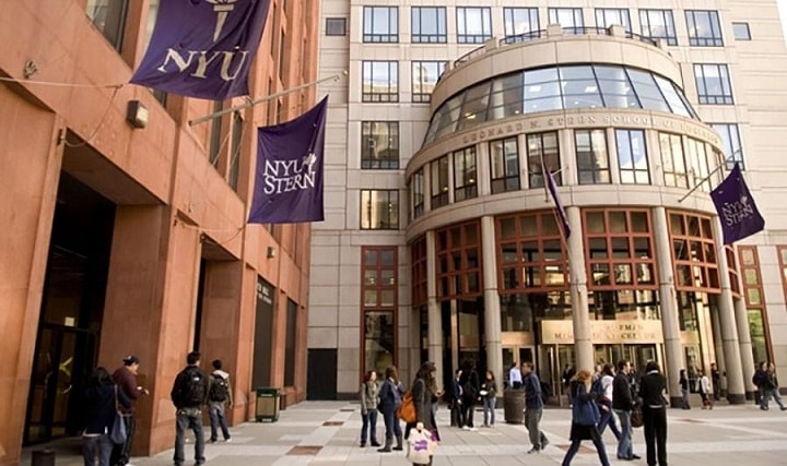 نمایی از یکی از ساختمان های دانشگاه نیویورک یکی از بهترین دانشگاه های جهان