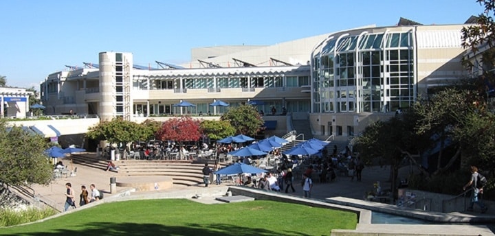 نمایی از دانشگاه سن دیگو کالیفرنیا یکی از بهترین دانشگاه های جهان