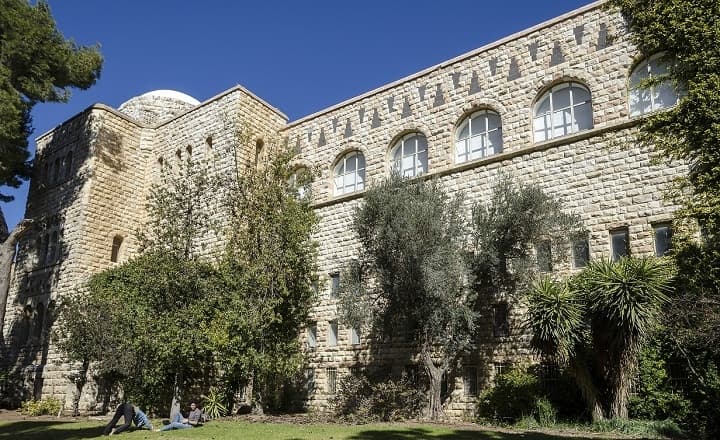 نمایی از دانشکده حقوق دانشگاه بیت المقدس یکی از بهترین دانشگاه های جهان