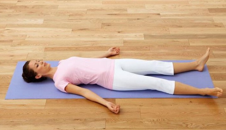 یوگا قبل از خواب - حرکت جسد یا شاوآسانا