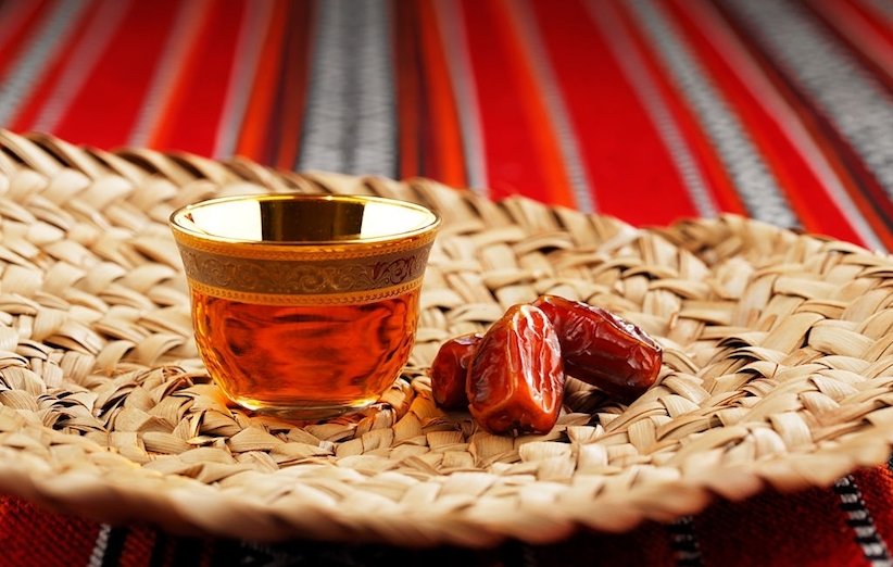 قهوه‌ی عربی - آداب نوشیدن